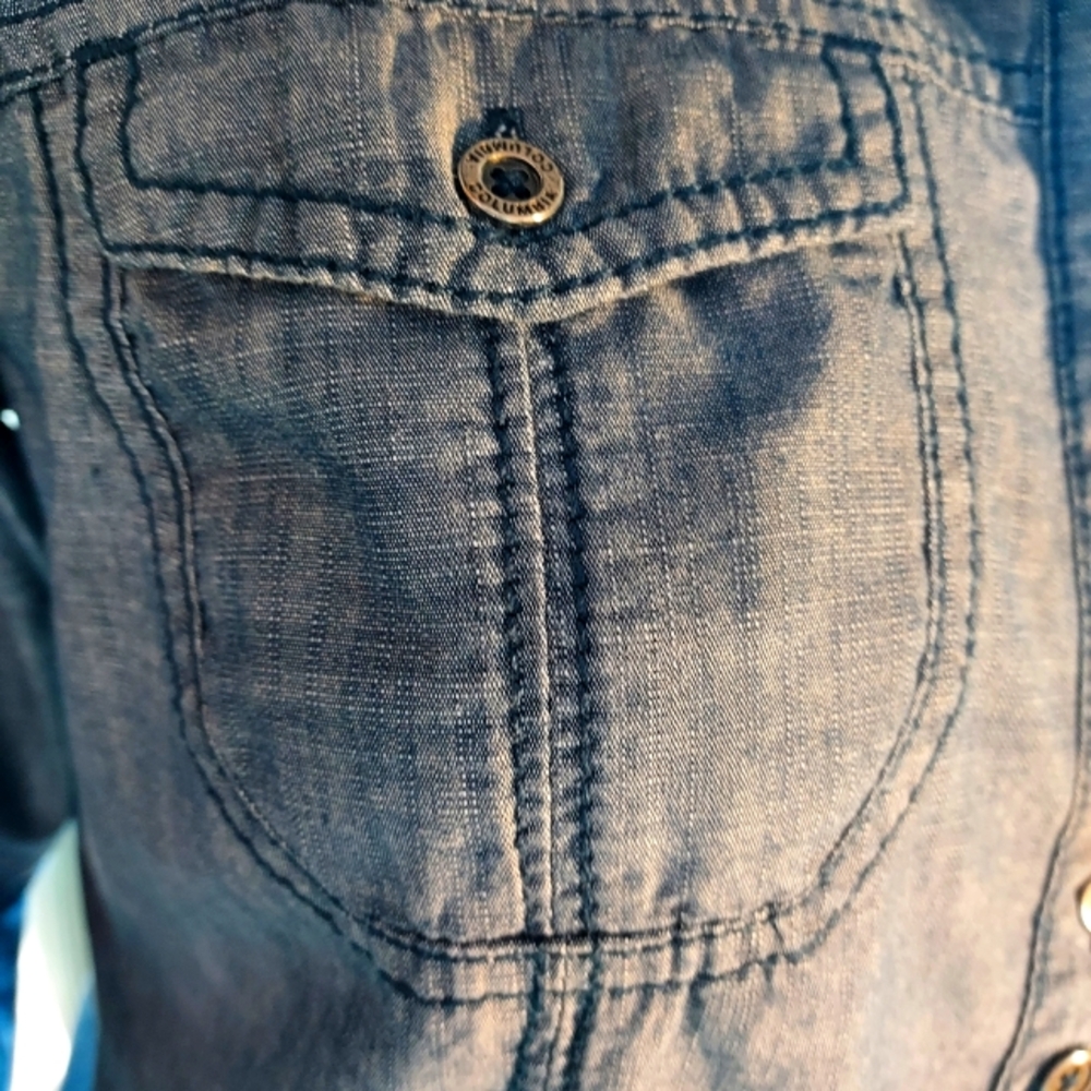 Columbia: Ladies Couple Button Front Tapered Refined Chambray Shirt. - Picture 3 of 12